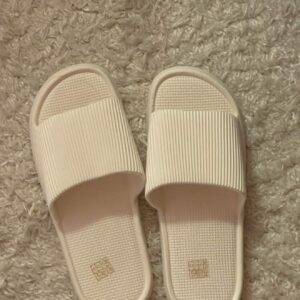 Schlichte badelatschen/Hausschuhe gebraucht 38