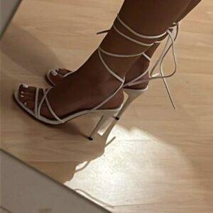 High Heels 10cm Absatz getragen in weiss 38