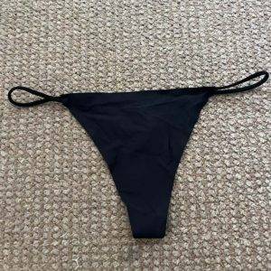 ✨ Verführerisches Duo – Getragene Tangas in Weiß & Schwarz 🖤🤍 (Größe S)