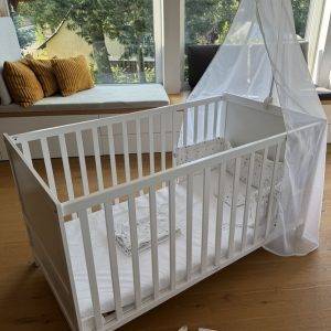 Gebrauchtes Babybett Kinderbett 140x70 mit herausnehmbaren Stäben