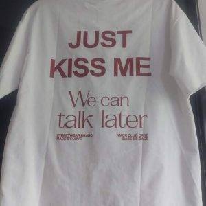 „Just Kiss Me“ T-Shirt 💋 – Weiß, Größe M