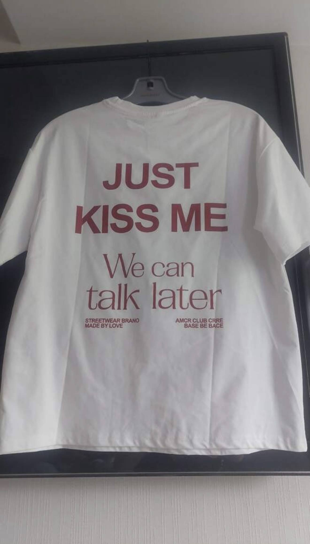 „Just Kiss Me“ T-Shirt 💋 – Weiß, Größe M