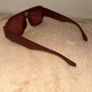 🕶️ Sonnenbrille Rot genutzt