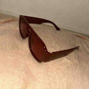🕶️ Sonnenbrille Rot genutzt