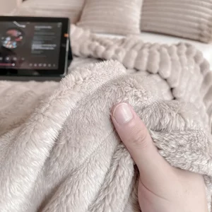 Kuscheldecke 200x230 cm - Warme Flausige Bettüberwurf Decke und Sofadecke - Ideale Geschenke für Mama, Frauen und Freundin