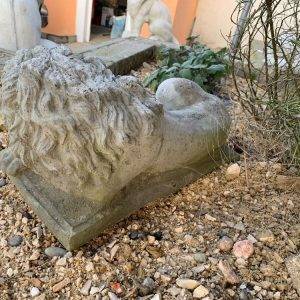 Löwe liegend, Steinfigur, Gartendeko