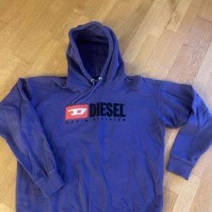 Hoodie der Marke Diesel, gr L, in sattem violett