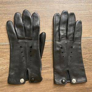 Lederhandschuhe mit Stanzung & Knopf schwarz Gr. 7