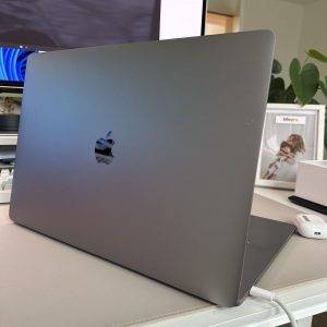 MacBook Pro 15, 3.1 GHz, Radeon Pro 560, 16GB RAM, 1 TB SSD