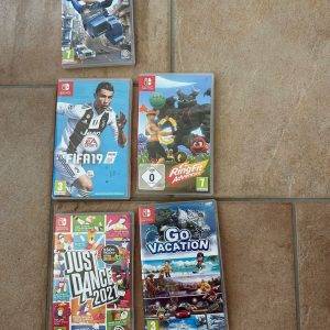 Nintendo Switch mit viel Zubehör und 5 Spiele