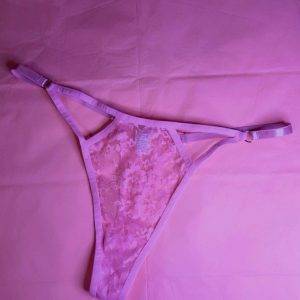 Süsser, neuer Tanga aus Spitze, zartrosa, Gr. S, Hingucker