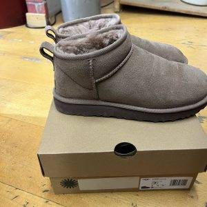 UGG Classic Ultra Mini fast neu
