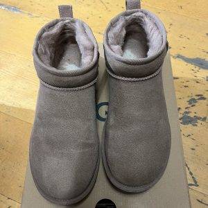 UGG Classic Ultra Mini fast neu
