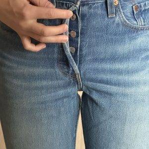 Levi's Jeans 501, Vintage Look mit Knieriss , W26 L30