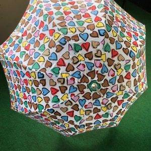 Moschino Regenschirm mit Herzmuster, neuwertig