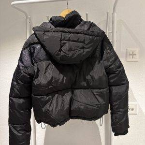 Winterjacke Guess Schwarz, Grösse M,Neuwertig!