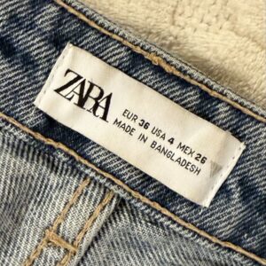 Zara Mom Fit Jeans mit Rissen, Größe 36