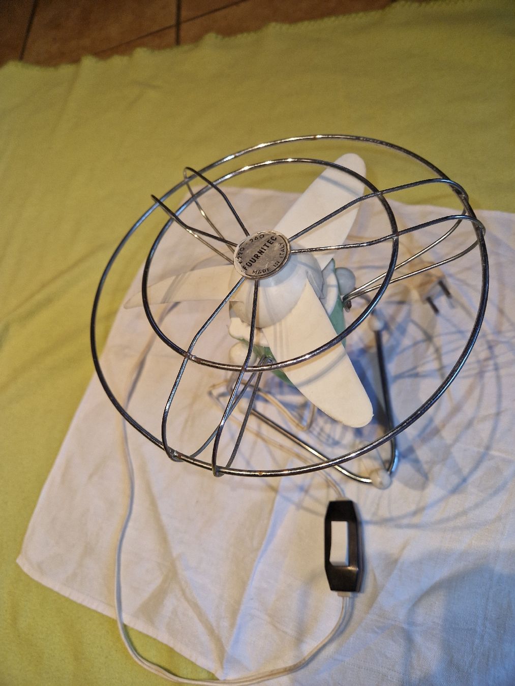 Vintage Fournitec Tischventilator – Retro Kühlung – Bild 2